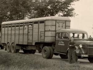 Oude foto vrachtwagen varkenshandel Frans ter Haar.